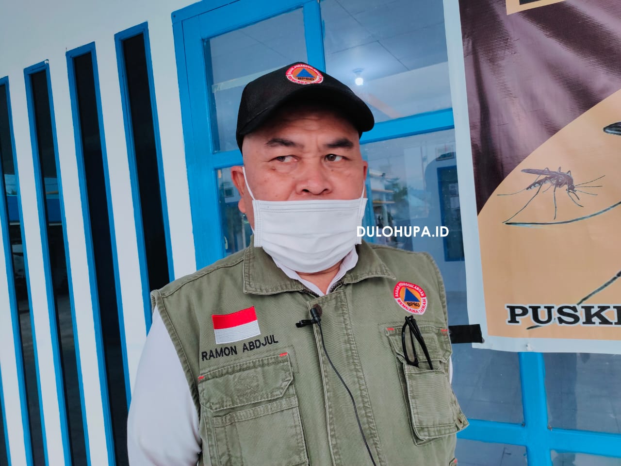 Kepala BPBD Ramon Abdjul selaku sekretaris gugus tugas Covid-19 saat berkunjung ke pelabuhan penyebrangan Paguat, foto/Hendrik Gani