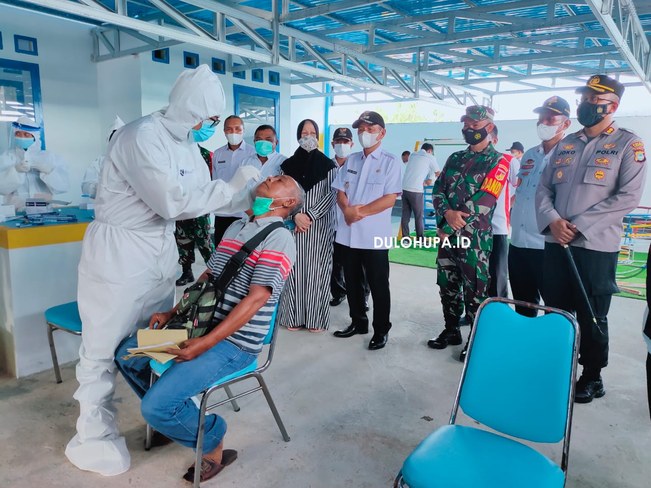 Bupati Pohuwato Saipul Mbuinga beserta Forkopimda saat meninjau PPKM di pelabuhan penyebrangan Paguat, foto/Hendrik Gani