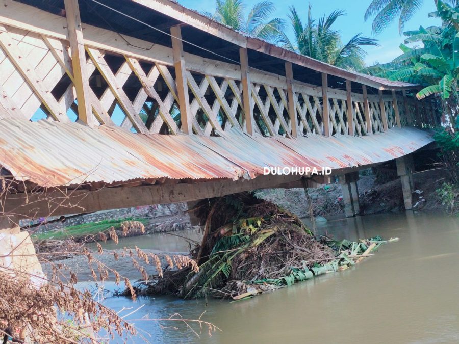 Kondisi jembatan di Desa Bumbulan/Hendrik Gani