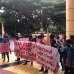 Aksi PMII Kota Gorontalo di depan kantor Gubernur Gorontalo siang tadi, Jumat (23/7/2021)/Reinaldi Julfirman