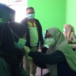 Seorang anak mengikuti vaksinasi/ekslusif untuk dulohupa.id