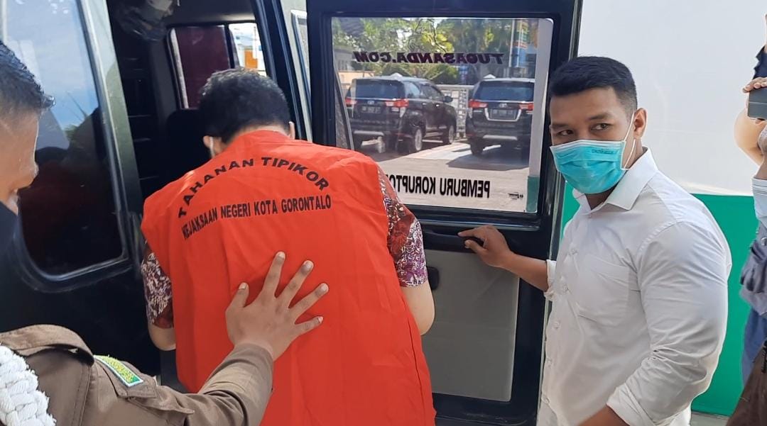 AHK saat memasuki mobil tahanan/humas