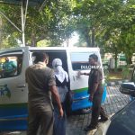 Seorang siswa diangkut satpol PP setelah ketahuan mesum di Sport Center Limboto/Fandiyanto Pou