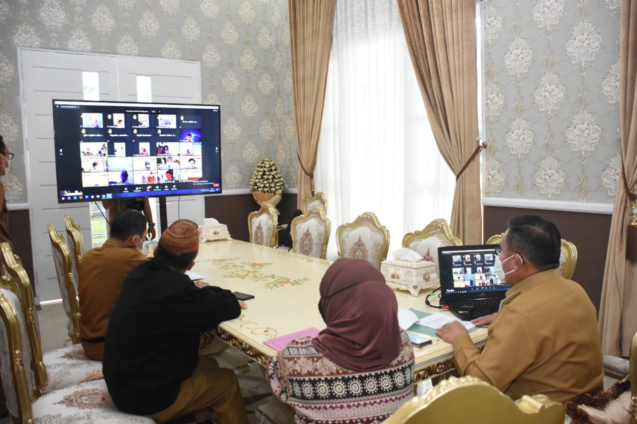Wali Kota Gorontalo, Marten Taha Saat mengikuti Kegiatan Masa Pengenalan Lingkungan Sekolah (MPLS) secara Virtual / Humas Pemkot