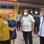 Gubernur Gorontalo, Rusli Habibie, bersama forkopimda Provinsi Gorontalo, meninjau langsung kesiapan RSUD Bumi Panua sebagai tempat isolasi pasien dalam menghadapi lonjakan kasus COVID-19 di Gorontalo dan Pohuwato. Foto/Stefon Humas Pemda Pohuwato.