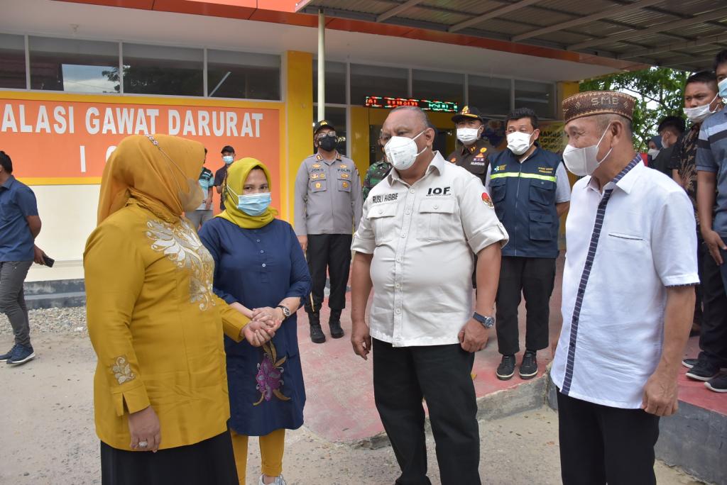 Gubernur Gorontalo, Rusli Habibie, bersama forkopimda Provinsi Gorontalo, meninjau langsung kesiapan RSUD Bumi Panua sebagai tempat isolasi pasien dalam menghadapi lonjakan kasus COVID-19 di Gorontalo dan Pohuwato. Foto/Stefon Humas Pemda Pohuwato.