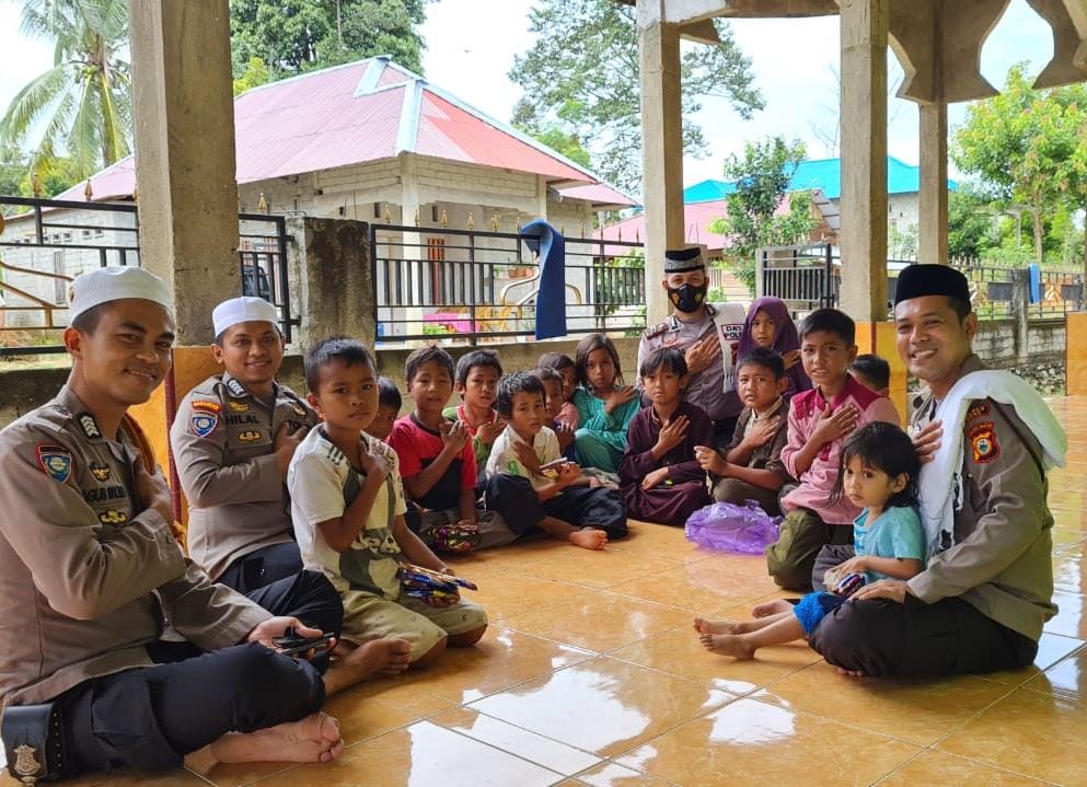 Potret Kapolsek M Atmal Membina Anak-anak dari Mantan Napiter di Tamanjeka