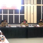 Wali Kota Gorontalo Marten Taha saat memimpin rapat evaluasi KORSUPGAH di Aula Kantor Wali Kota Gorontalo/Reinaldi Julfirman