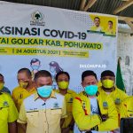 DPD ll Partai Golkar saat mencanangkan Vaksin Covid-19 di sekretariat Partai Golkar Kabupaten Pohuwato/Hendrik Gani