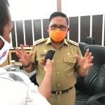 Wali Kota Gorontalo Marten Taha usai memimpin Rapat Evaluasi Pengendalian Inflasi, di Aula Kantor Wali Kota Gorontalo/ Reinaldi Julfirman