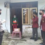 Polda Gorontalo menggandeng organisasi Ikatan Mahasiswa Muhammadiyah (IMM), untuk menyalurkan bantuan paket sembako kepada warga yang terdampak covid-19/