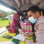 Kapolres Gorontalo, AKBP Ahmad Pardomuan saat memantau pelaksanaan vaksinasi di Desa Pone, Kecamatan Limboto Barat/Fandiyanto Pou