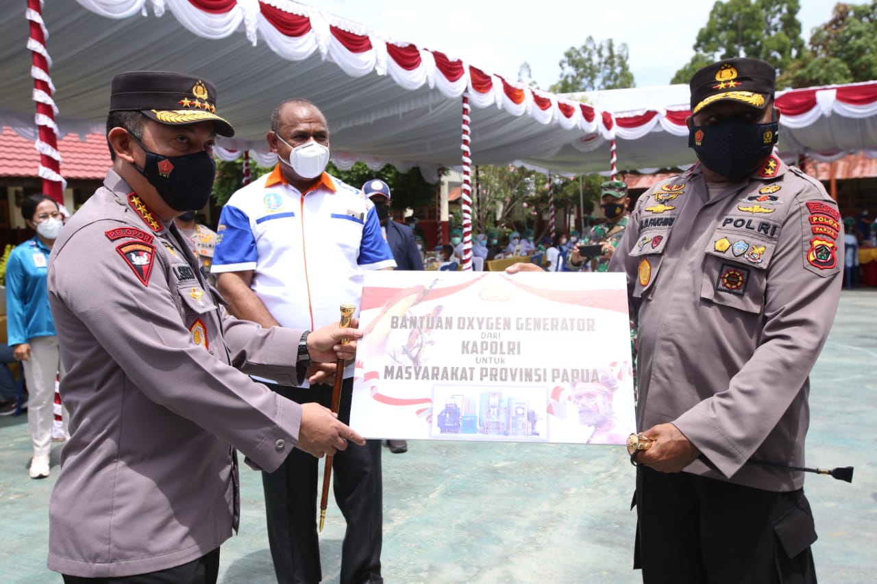Kapolri saat penyerahan generator oksigen/