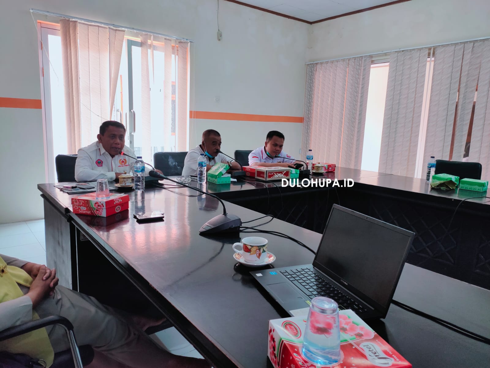 Idris Kadji saat memimpin rapat finalisasi RPJMD, di ruang rapat DPRD Kabupaten Pohuwato/Hendrik Gani