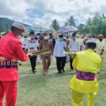 Bupati Pohuwato, Saipul Mbuinga saat disambut dengan prosesi adat/Hendrik Gani