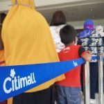 Pengunjung antri di Citimall Gorontalo/Wawan Akuba