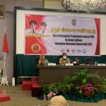 Wali Kota Gorontalo didampingi Kepala BAPPEDA Kota Gorontalo saat menghadiri Rakor Sistem Inovasi Daerah di GrandQ Hotel Gorontalo/Reinaldi Julfirman