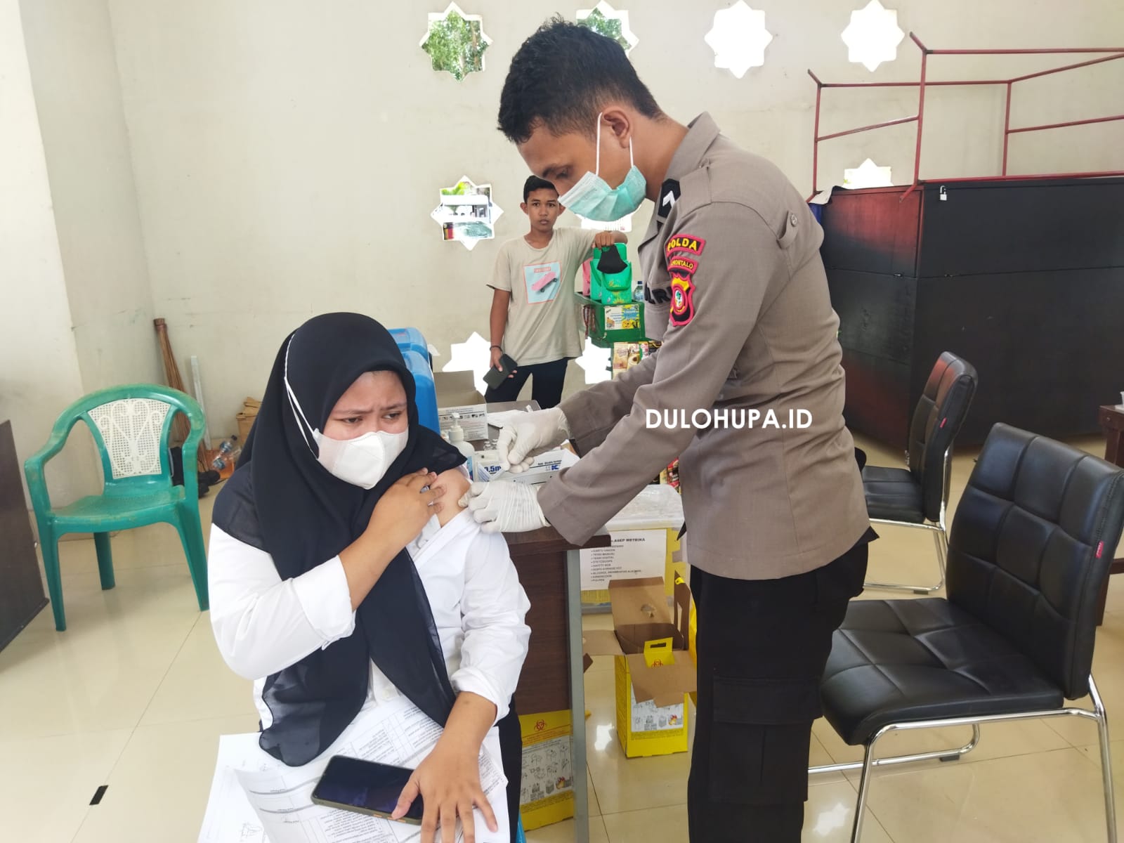 Polres Gorontalo saat melakukan giat vaksinasi di Masjid Agung Baiturrahman/Fandiyanto Pou