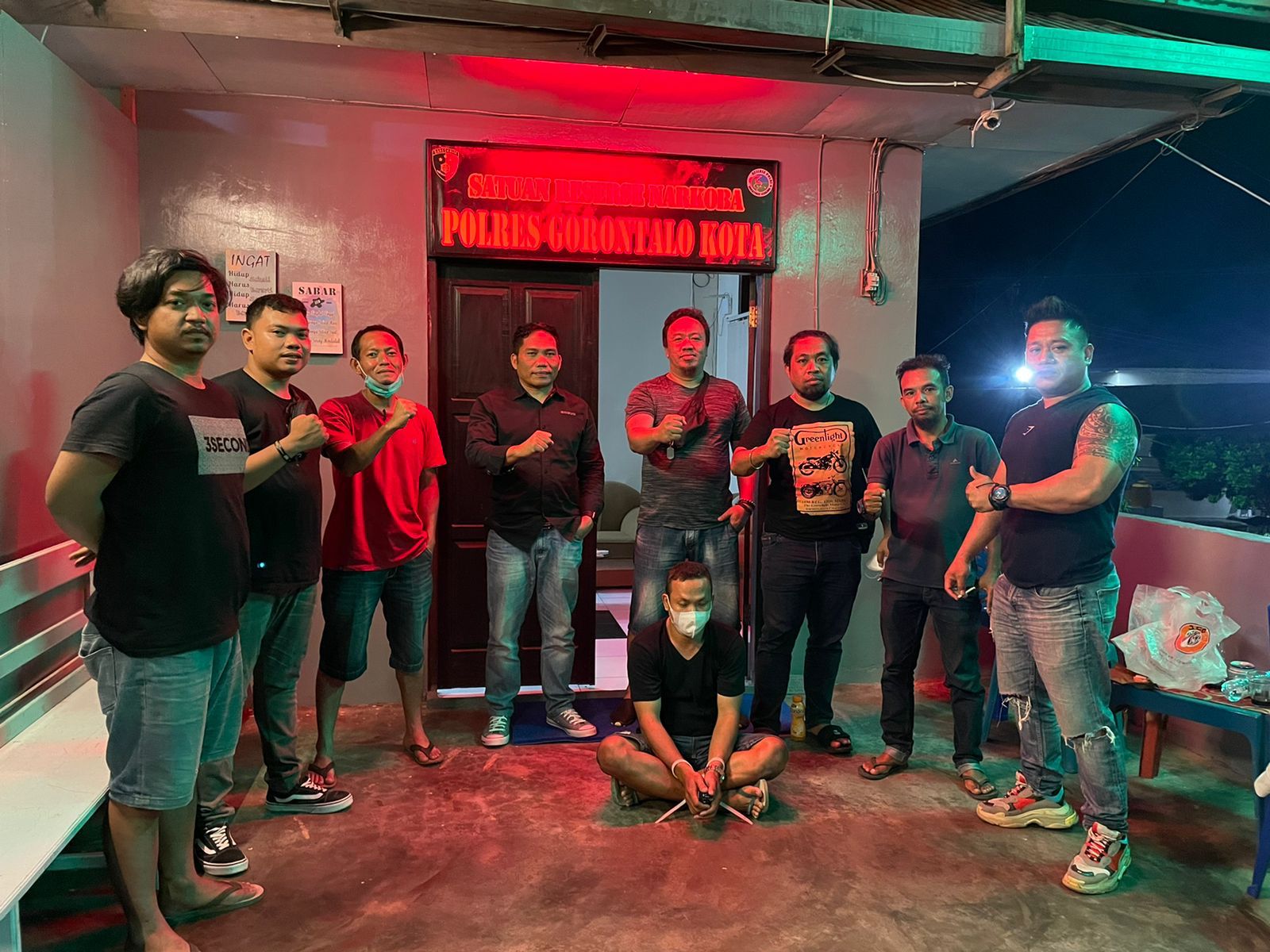 Pemuda Ini Diringkus di Rumah Pacarnya Karena Ketahuan Buang Sabu