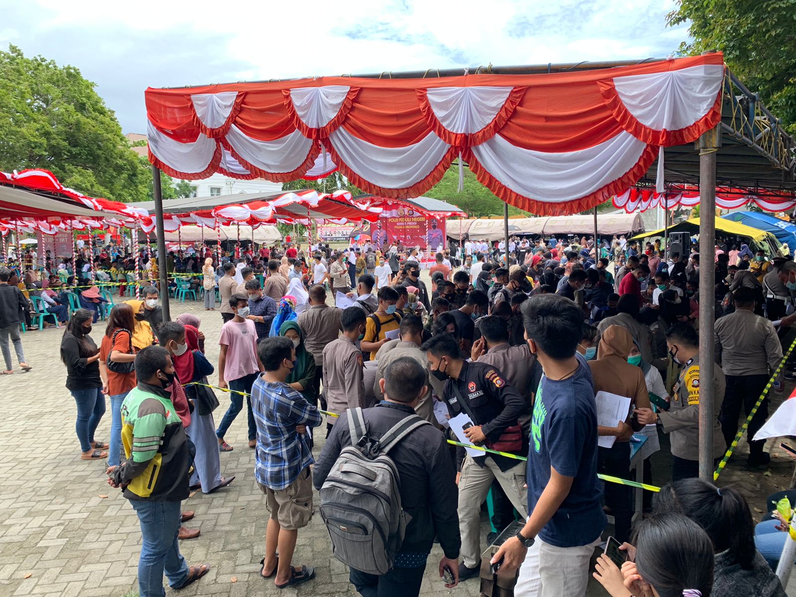 Ribuan Warga Kota Gorontalo Serbu Posko Vaksinasi di Taruna Remaja