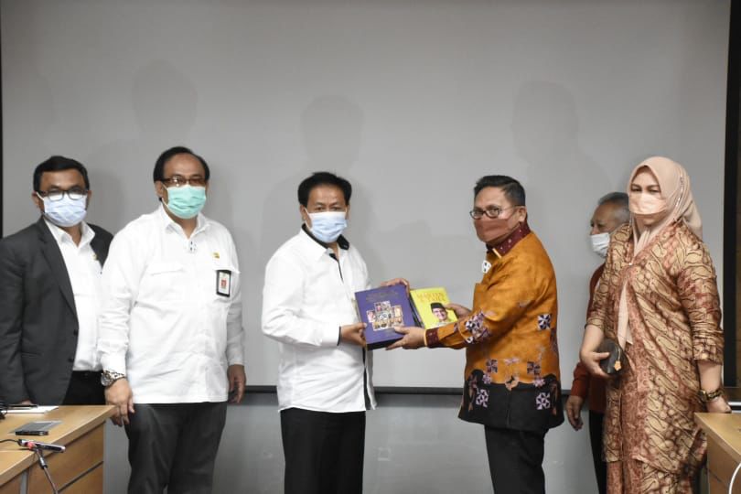 Kunjungi Perpustakaan Nasional, Marten Taha: Minat Baca Tinggi, Daya Baca Rendah