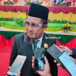 Ihwan Khan saat diwawancarai usai kegiatan pengambilan sumpah jabatan, diruang rapat Paripurna DPRD Kabupaten Pohuwato/Hendrik Gani
