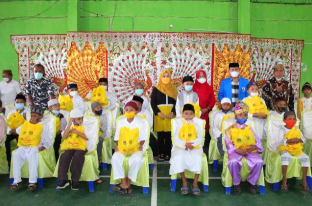 Hadiri Khitanan Massal, Idah Syahidah Ingatkan Vaksinasi Untuk Anak