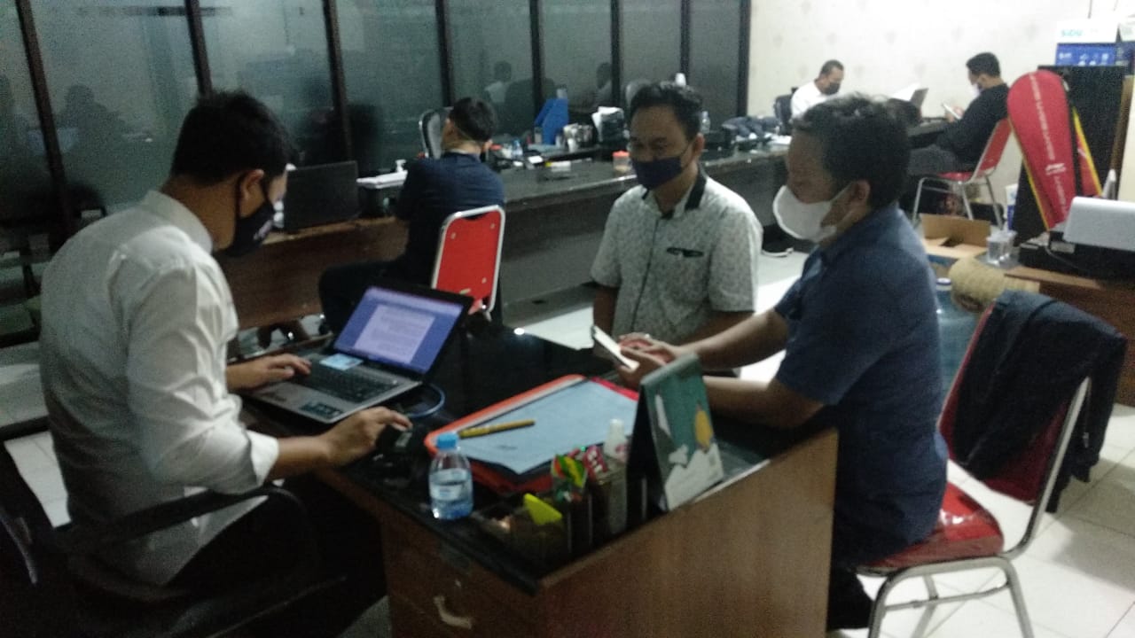 Satreskrim Polres Gorontalo saat melakukan pemeriksaan kepada terlapor Revin Pakaya/Satreskrim Polres Gorontalo