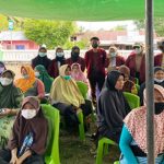 Mahasiswa KKN UNG mengawal proses berjalannya vaksinasi di tingkat desa. foto/istimewa.