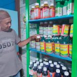Ismet Nur salah satu petani yang ada di Kabupaten Pohuwato, saat mau membeli obat-obatan untuk proses pengolahan tanah yang akan di tanami jagung, dan dirinya kaget dengan harga Herbisida Sistemik yang sangat mahal/Hendrik Gani