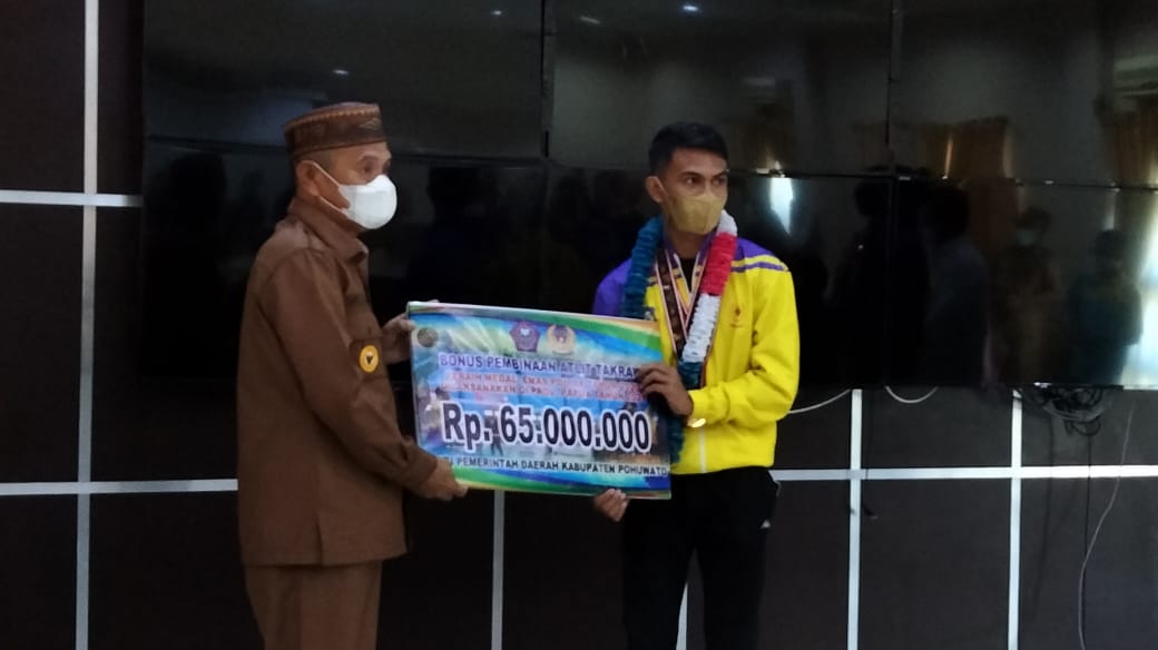 Berlaga di PON Papua, Dua Atlet Asal Pohuwato Terima Bonus Rp 100 juta dari Pemda