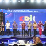 Wali Kota Gorontalo, Marten Taha dianugerahi penghargaan sebagai Kepala Daerah Inovatif (KDI) 2021 oleh MNC.