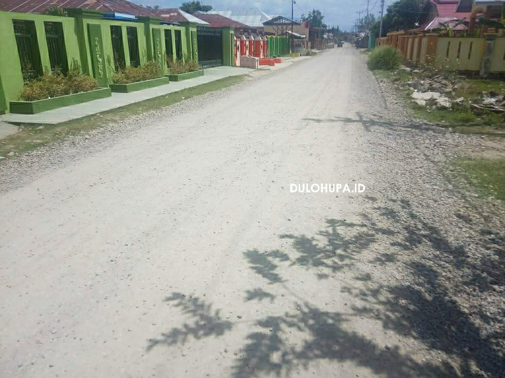 Warga Desa Hutadaa Keluhkan Pekerjaan Akses Jalan Yang Belum Selesai
