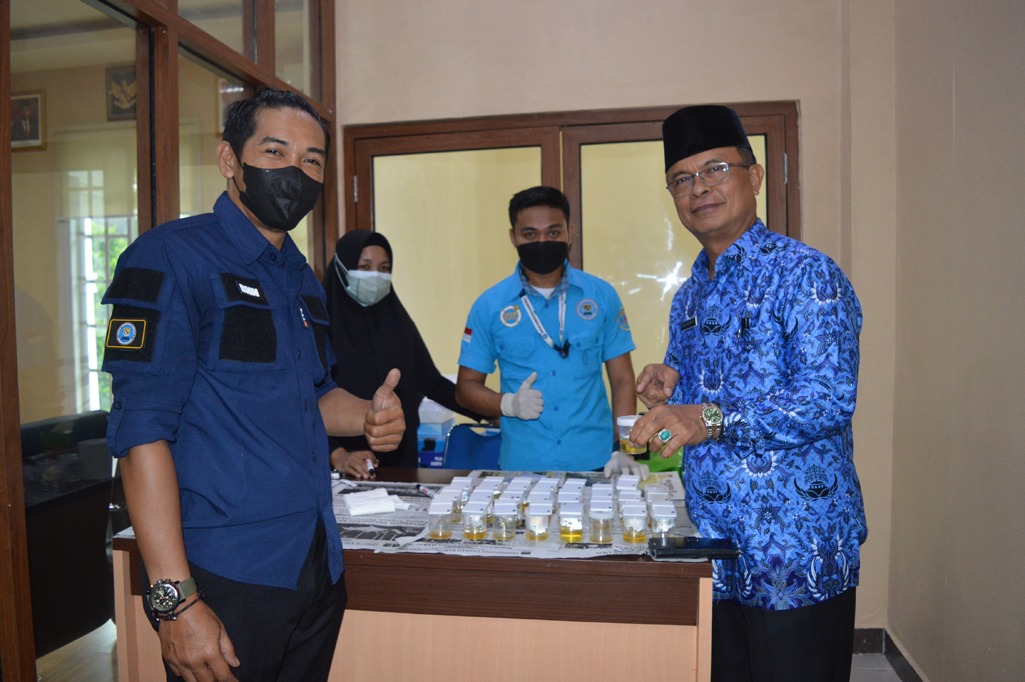 Pejabat Eselon Dua dan Tiga Pemkab Bone Bolango Jalani Tes Urine Dadakan