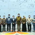 Foto bersama Menteri PPN/Kepala Bappenas Suharso Monoarfa dengan para Gubernur pada Rapat Koordinasi Gubernur wilayah Sulawesi, Nusa Tenggara, Maluku, dan Papua di Four Points by Sheraton, Manado, Senin (21/3/2022). (Foto : Adc)