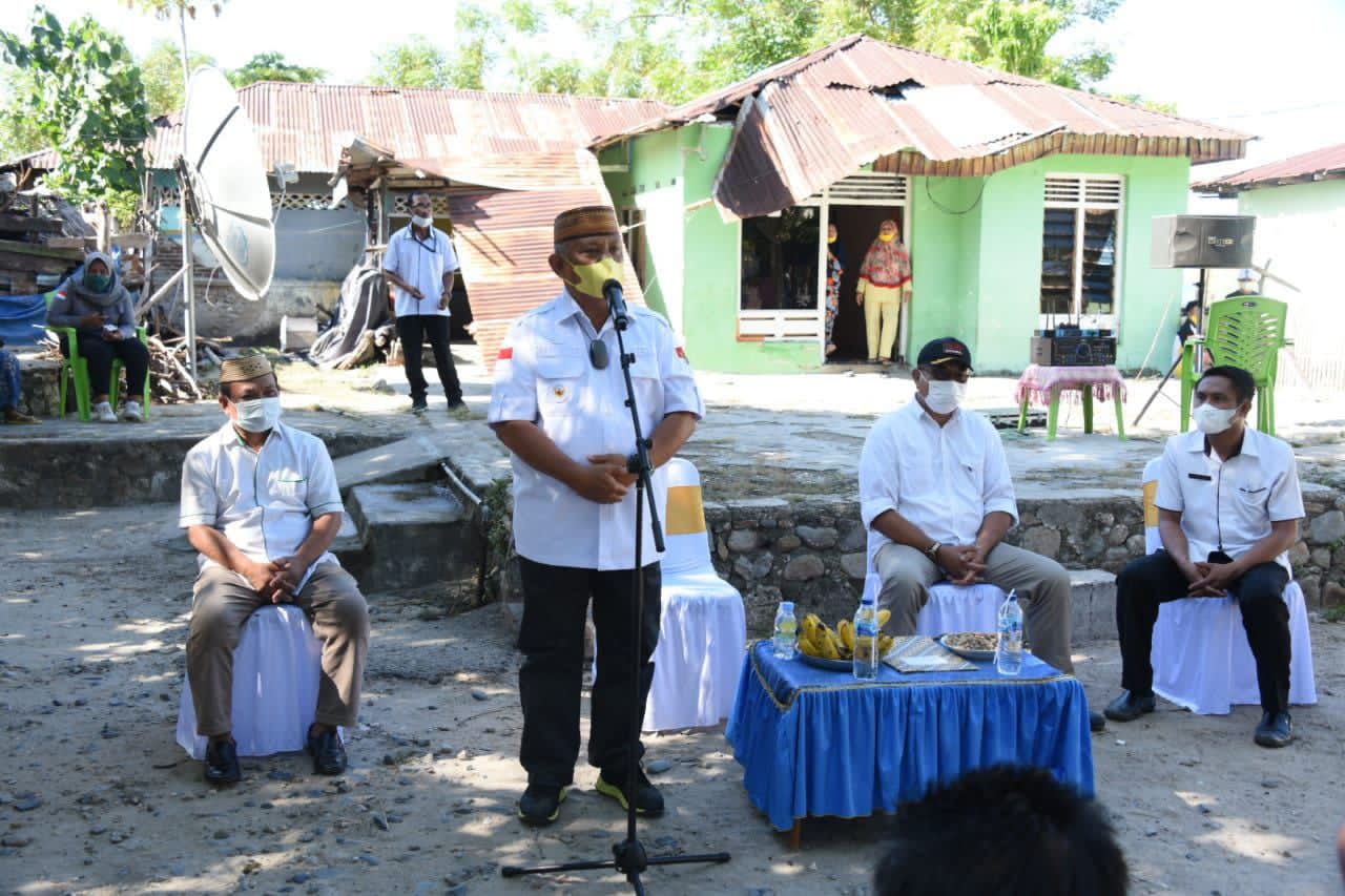 Gubernur Rusli Carikan Solusi Renovasi Rumah Korban Puting Beliung