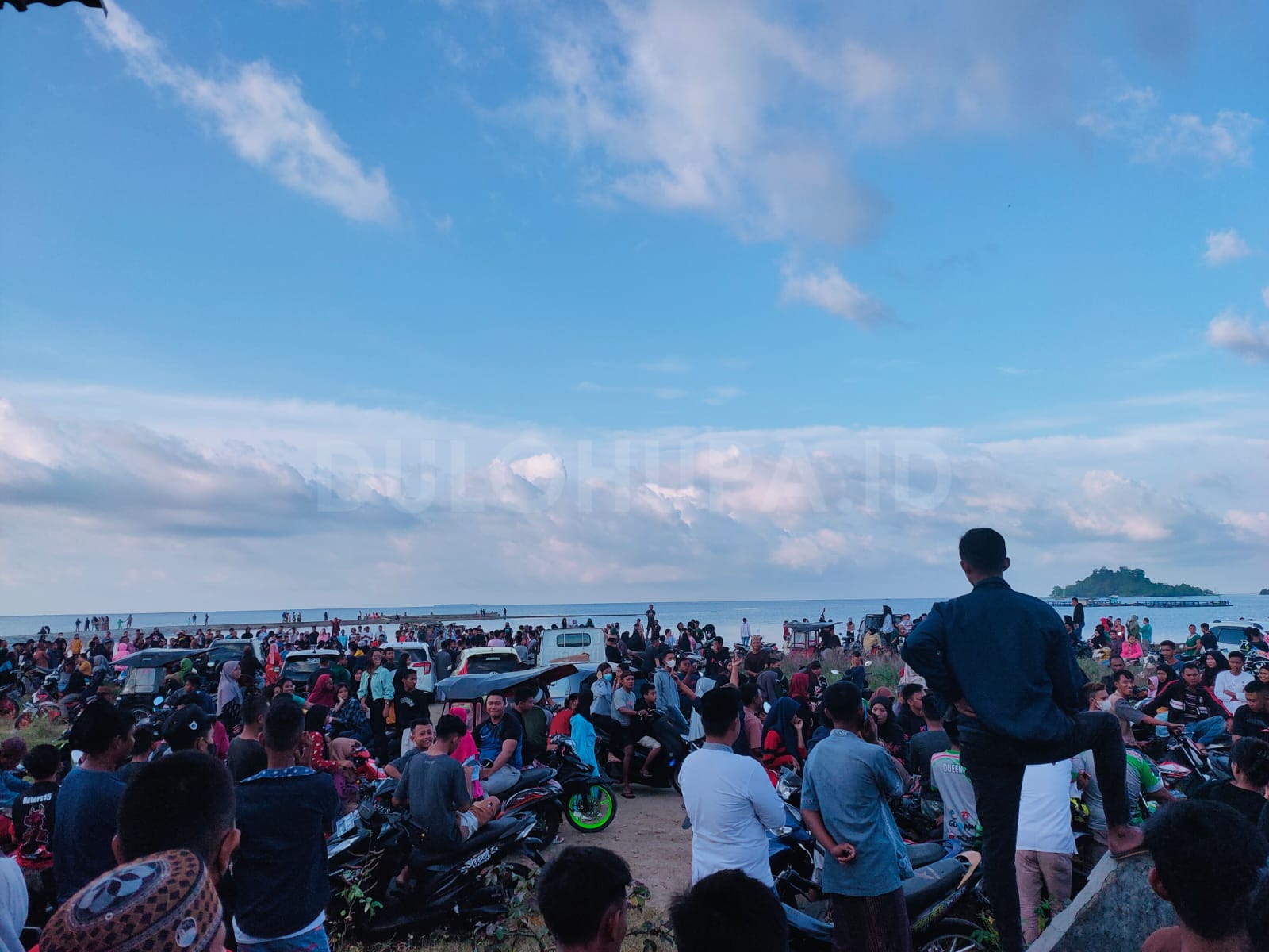 Dermaga Mananggu, Spot Wisata Sunrise Favorit Masyarakat di Awal Ramadan