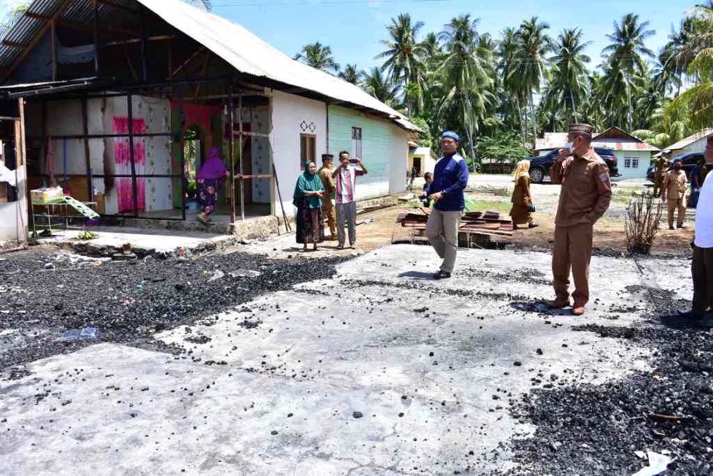 Diduga Pemanas Nasi Alami Korsleting, Rumah Warga di Randangan Ludes Terbakar