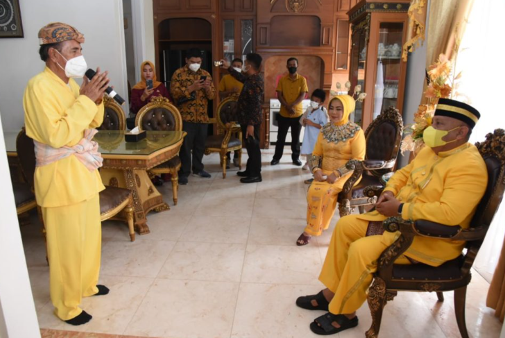 Upacara Adat Mopotulungo Mengantarkan Rusli-Idris Akhiri Masa Jabatan