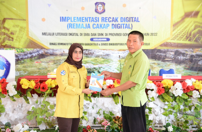 Buku Recak Digital, Panduan Bagi Remaja Manfaatkan Medsos Dengan Baik