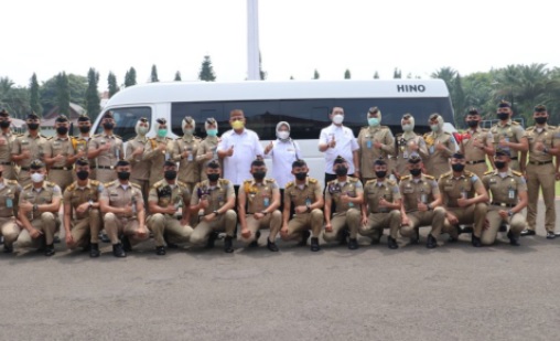 Rusli Habibie Hibahkan Mobil Operasinal ke IPDN