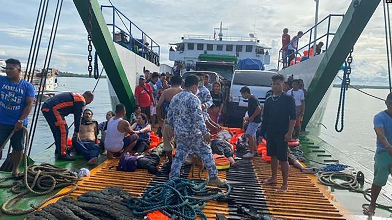 Kapal Feri Terbakar Akibatkan Tujuh Orang Meninggal