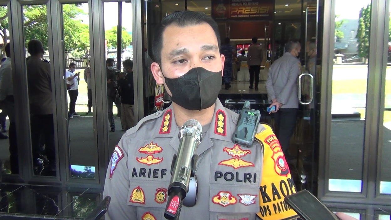 Larangan Sandal Jepit