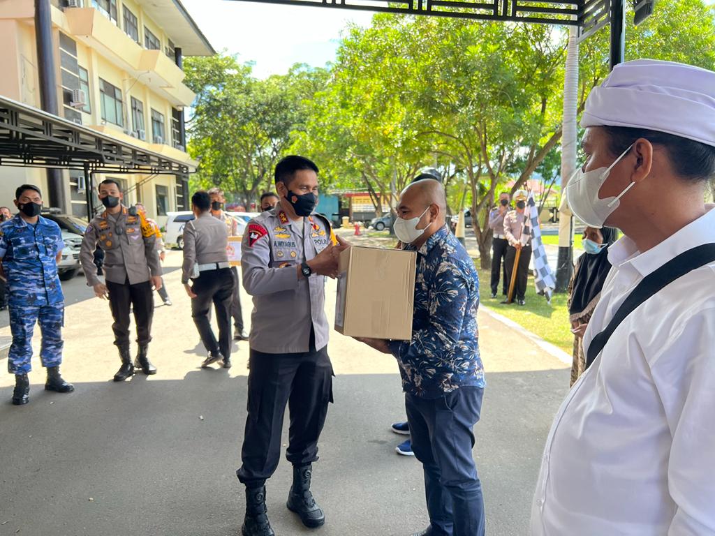 Polda Gorontalo Salurkan 3500 Paket Sembako Jelang HUT Bhayangkara ke-76