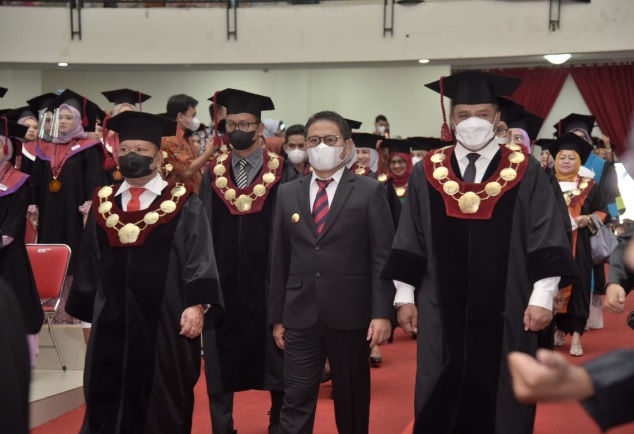 Penjagub Hamka Hadiri Wisuda Periode Juni di UNG