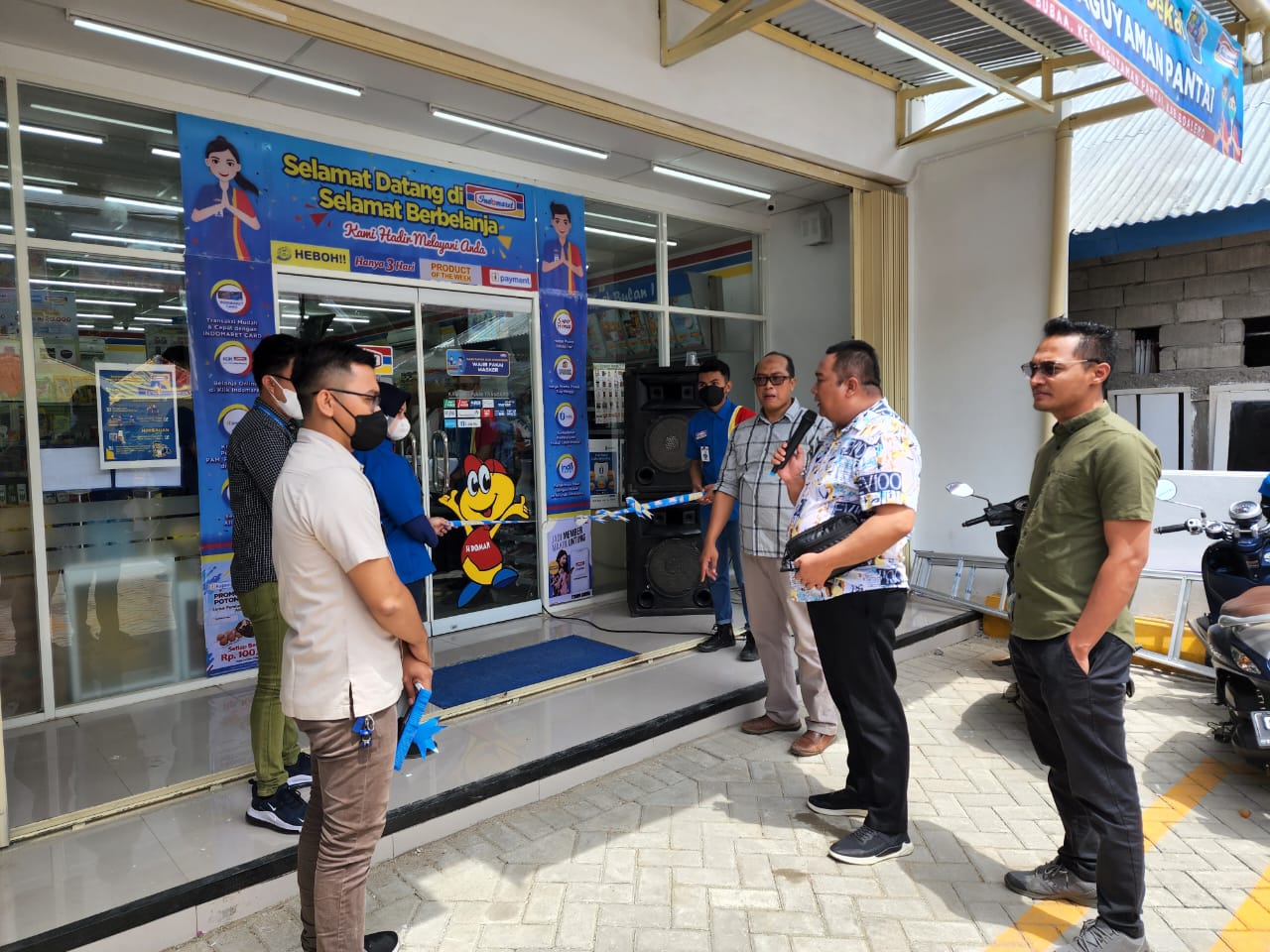 Indomaret Hadir di Paguyaman Pantai Disambut Warga