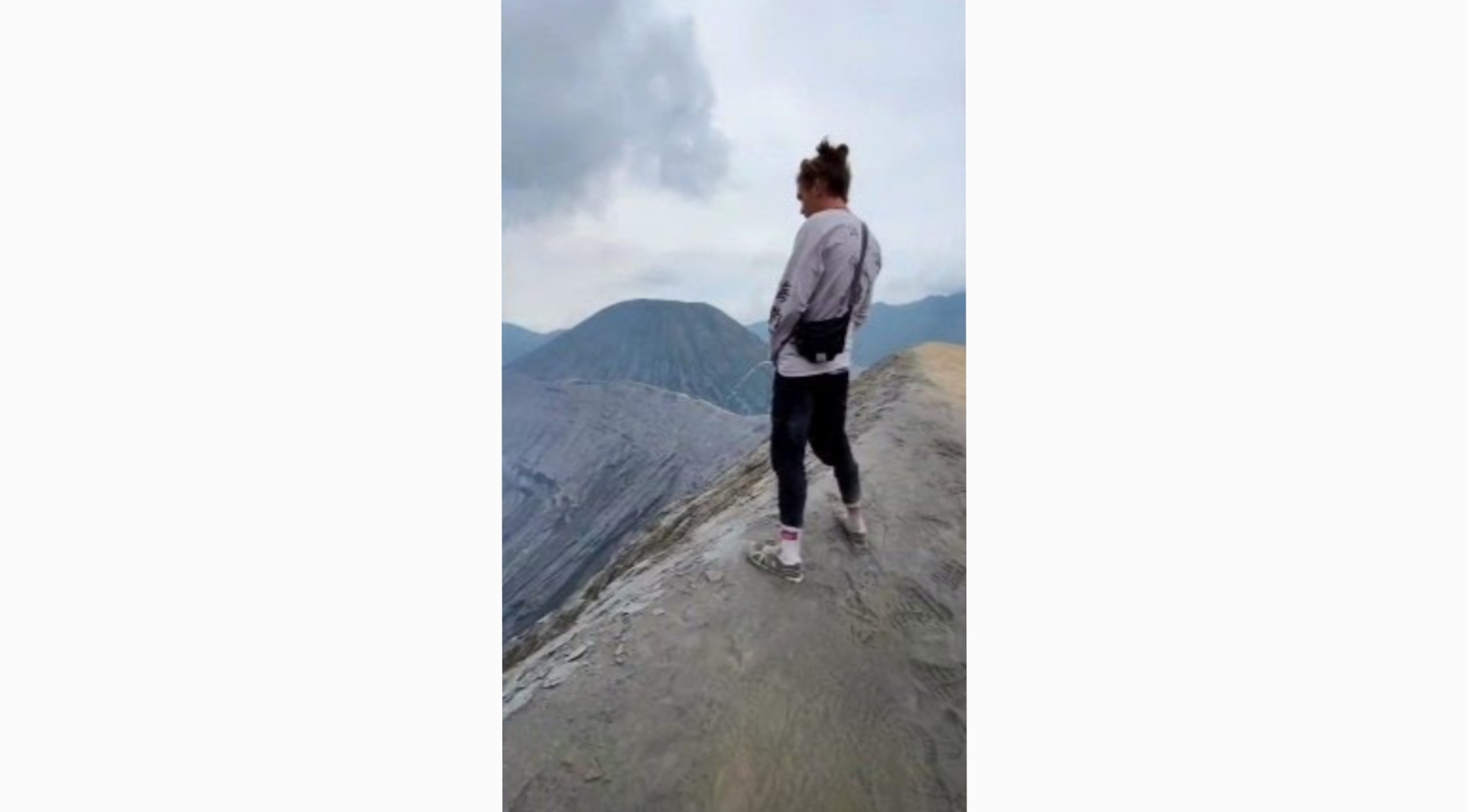 Aksi Turis Kencing di atas Gunung Bromo Tuai Kecaman