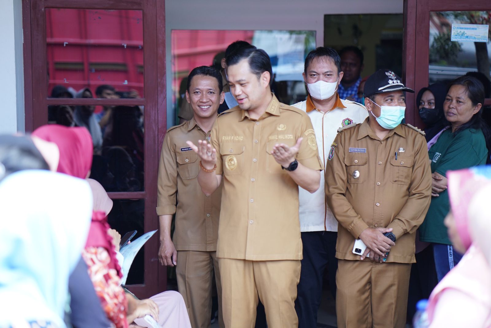 Ryan Kono Pantau Penyaluran BLT BBM Bersubsidi di Tiga Kelurahan