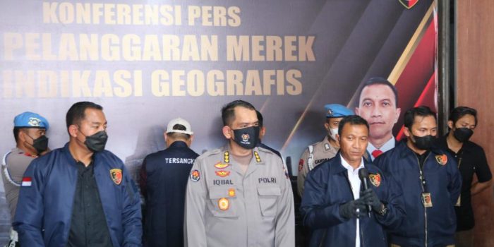 Polisi Bongkar Tiga Pabrik Oli Palsu Beromzet Puluhan Miliar