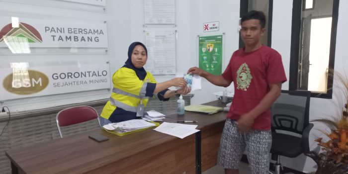 Warga Buntulia Kembali Terima Tali Asih dari PT PETS